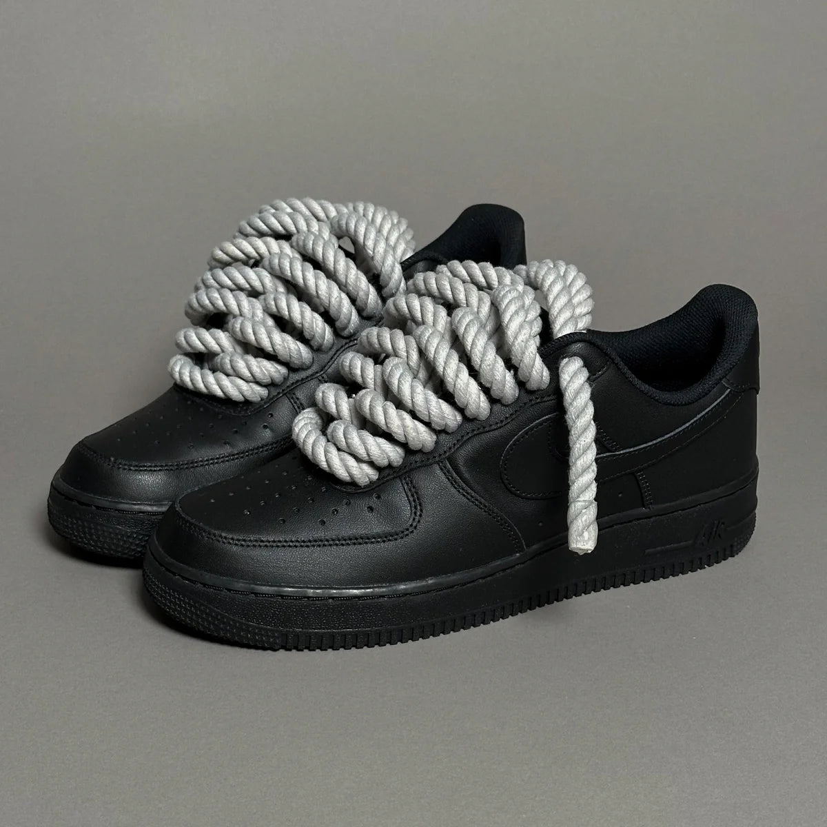AF1 LOW NOIR CUSTOM LACET ROPE 1 GRIS CLAIRE - Image 1